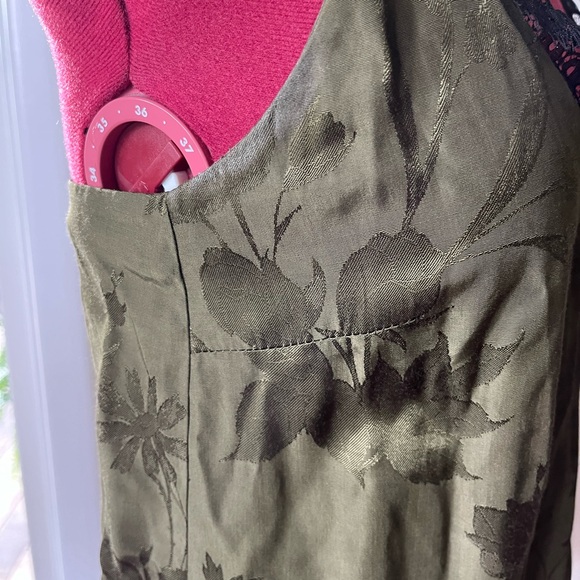 OLIVE GREEN MANGO CAMISOLE WITH BLACK LACE - Picture 7 of 8